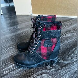 Women’s, Sorel, Buffalo Plaid, boots. Size 11.